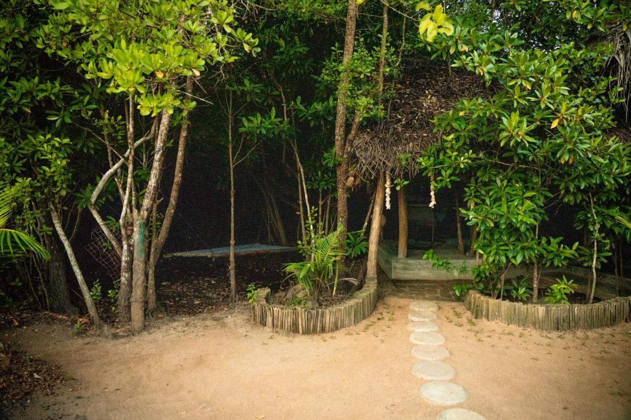Mermaid Cabana And Tree Houses Тангалла Экстерьер фото