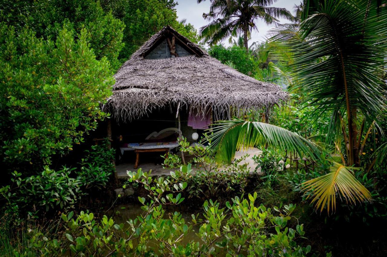 Mermaid Cabana And Tree Houses Тангалла Экстерьер фото