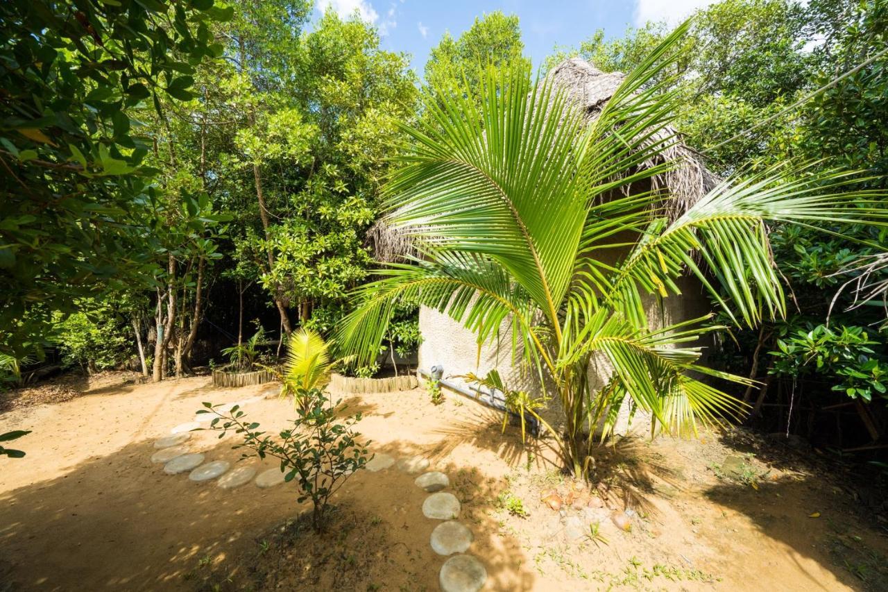 Mermaid Cabana And Tree Houses Тангалла Экстерьер фото